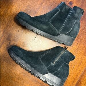 Sorel Evie Black Suede Zip Boots